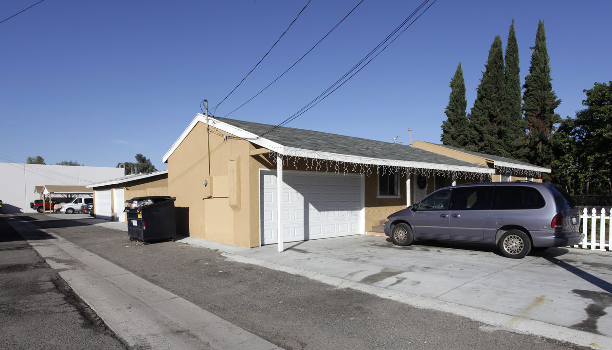 115 N Pritchard Ave in Fullerton, CA - Foto de edificio