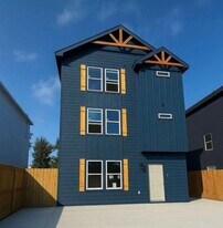 8021 Birmingham St in Houston, TX - Building Photo