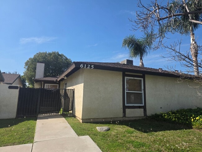 6125 Wilson Rd in Bakersfield, CA - Building Photo - Building Photo