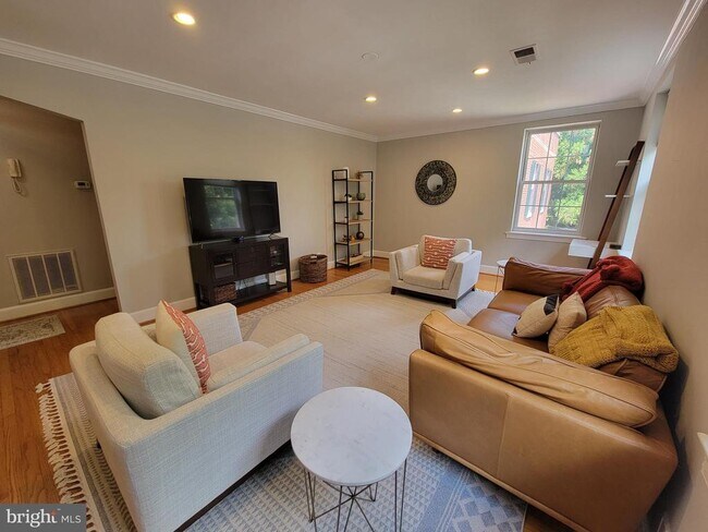 400 Commonwealth Ave, Unit 306 in Alexandria, VA - Building Photo - Building Photo