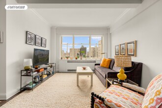 295 Central Prk W in New York, NY - Building Photo - Building Photo