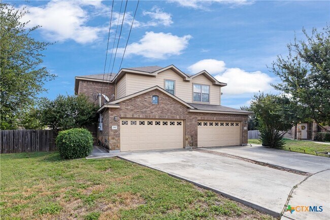 290 Rosalie Dr in New Braunfels, TX - Building Photo - Building Photo