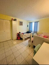 8883 Fontainebleau Blvd in Miami, FL - Building Photo - Building Photo