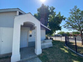 1001 S Owens St in Bakersfield, CA - Building Photo