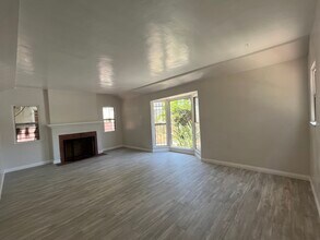 1807 S Redondo Blvd, Unit Lower in Los Angeles, CA - Building Photo - Building Photo