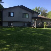 9092 Goldenrod Ln N in Maple Grove, MN - Building Photo