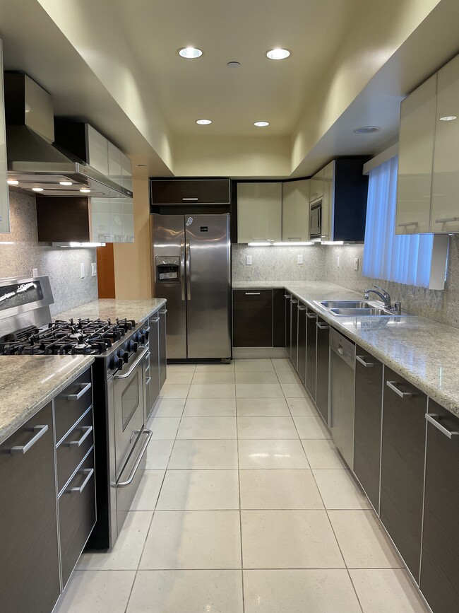 1409 S Westgate Ave, Unit 302 in Los Angeles, CA - Building Photo - Building Photo