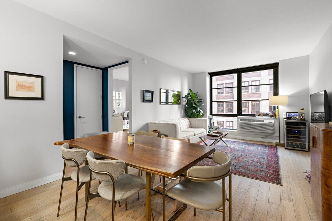 160 1st St in Jersey City, NJ - Building Photo