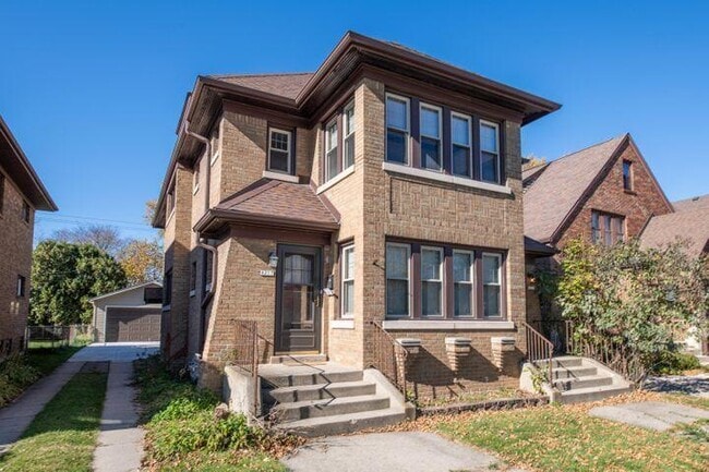 4217 N Newhall St in Shorewood, WI - Building Photo - Building Photo