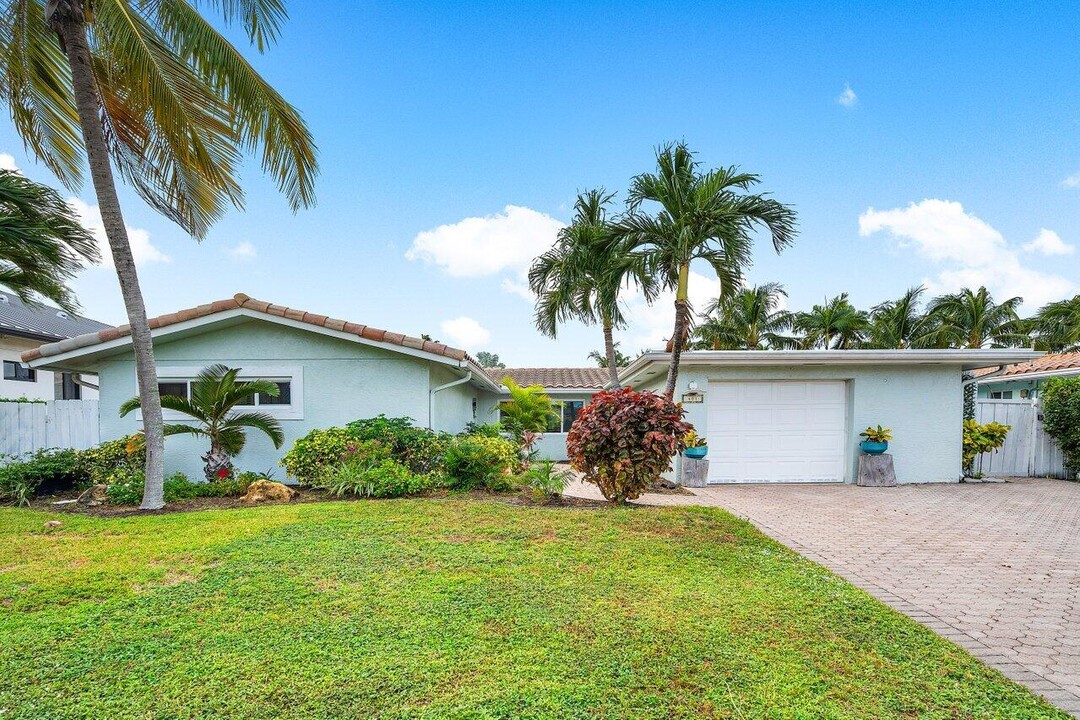 401 SE 14th Ave in Pompano Beach, FL - Foto de edificio