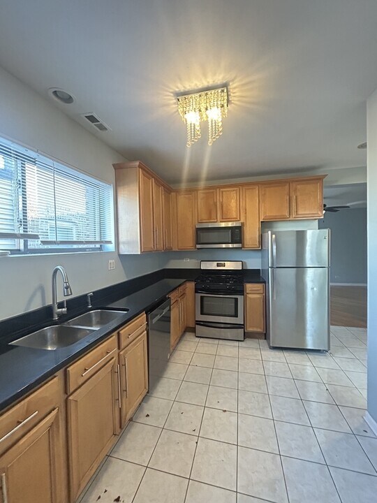 7646 S Phillips Ave in Chicago, IL - Building Photo