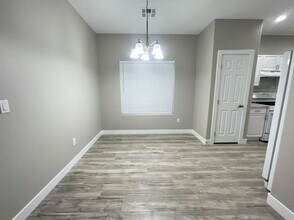 8635 Tomnitz Ave in Las Vegas, NV - Building Photo - Building Photo