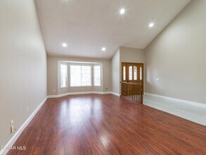 382 Rockedge Dr in Oak Park, CA - Building Photo - Building Photo