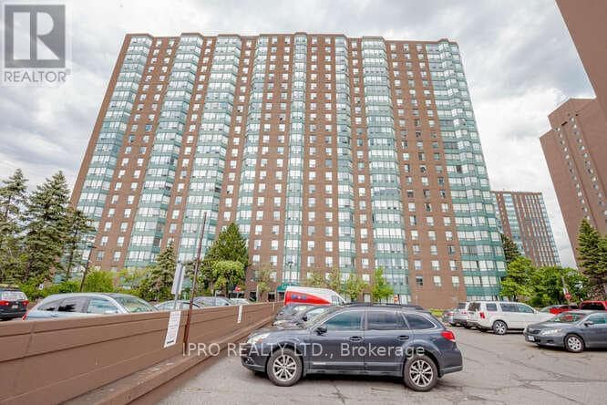 135-1135 Hillcrest Ave in Mississauga, ON - Building Photo