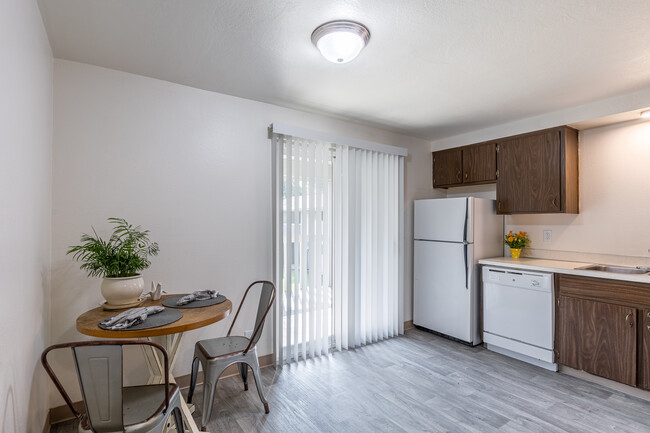 Sequoia Apartments in Springfield, OR - Foto de edificio - Interior Photo