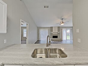 206 Kalmia Dr in Arlington, TX - Building Photo - Building Photo