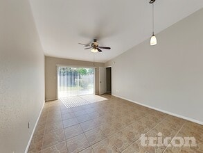 1757 Lakeview Village Dr in Brandon, FL - Building Photo - Building Photo