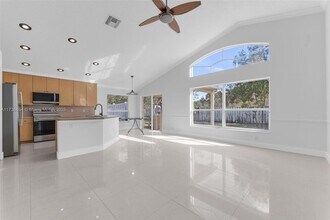 14318 NW 15th St in Pembroke Pines, FL - Building Photo - Building Photo