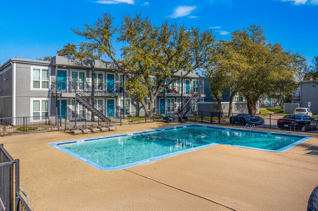 Oak Park in Dallas, TX - Foto de edificio - Building Photo