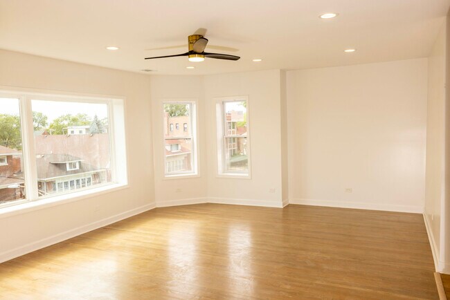 7435 S Euclid Ave in Chicago, IL - Building Photo - Building Photo