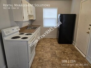 902 SW 33rd St in Topeka, KS - Building Photo - Building Photo