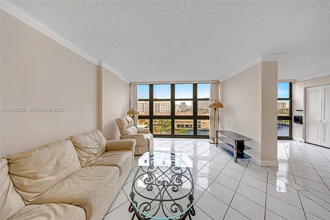 2017 S Ocean Dr in Hallandale Beach, FL - Building Photo - Building Photo