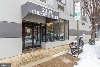 2201 Cherry St in Philadelphia, PA - Building Photo - Building Photo