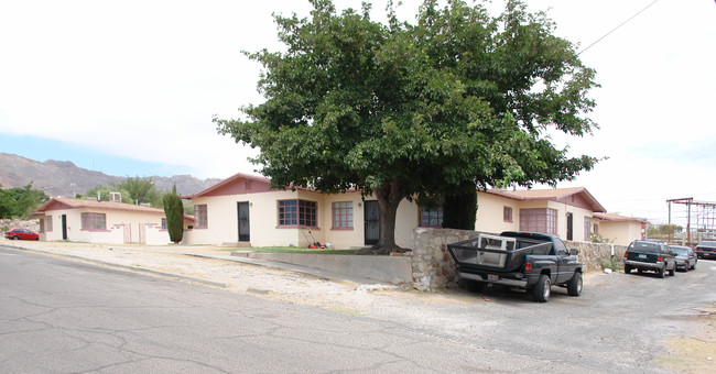 3903-3917 Leeds Ave in El Paso, TX - Building Photo - Building Photo