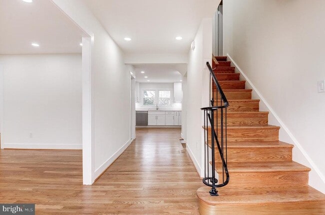 9704 Hall Rd in Potomac, MD - Building Photo - Building Photo