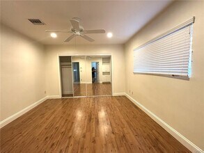 16830 Wyandotte St in Los Angeles, CA - Building Photo - Building Photo