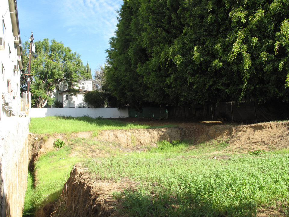 8633 W West Knoll Dr in West Hollywood, CA - Building Photo