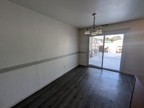 136 Colonial Square Pl in Lindenwold, NJ - Building Photo - Building Photo