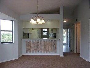 464 Bouchelle Dr, Unit 305 in New Smyrna Beach, FL - Building Photo - Building Photo