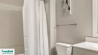 900 E Six Forks Rd in Raleigh, NC - Building Photo