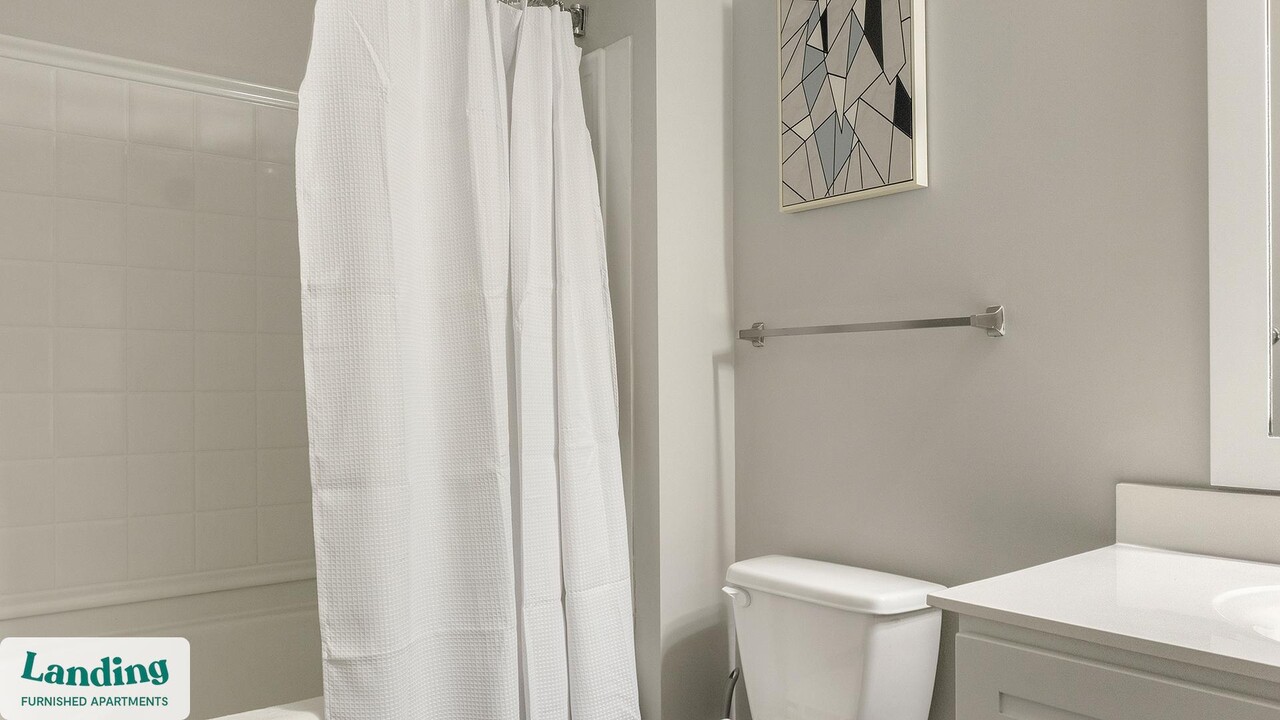 900 E Six Forks Rd in Raleigh, NC - Building Photo