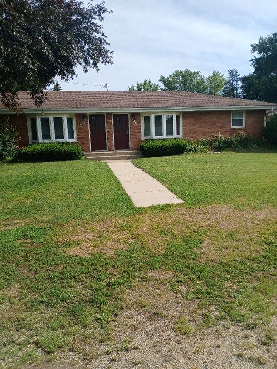 604 E Washington St in Durand, IL - Building Photo