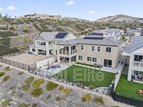 28649 Windbreak Tr in Santa Clarita, CA - Building Photo - Building Photo