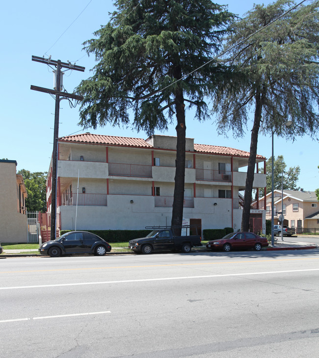 Vanowen Court Apartments in Van Nuys, CA - Building Photo - Building Photo