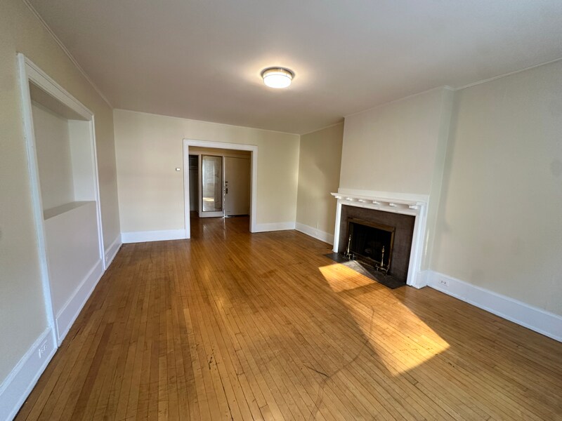 1030 N Marshall St in Milwaukee, WI - Building Photo