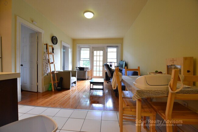 18 Melvin Ave, Unit 3 in Boston, MA - Foto de edificio - Building Photo