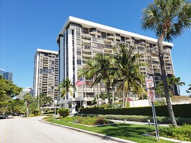 1865 Brickell Ave in Miami, FL - Building Photo
