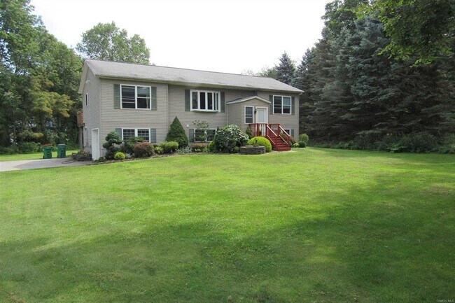 92 Velie Rd, Unit L in Lagrangeville, NY - Building Photo - Building Photo