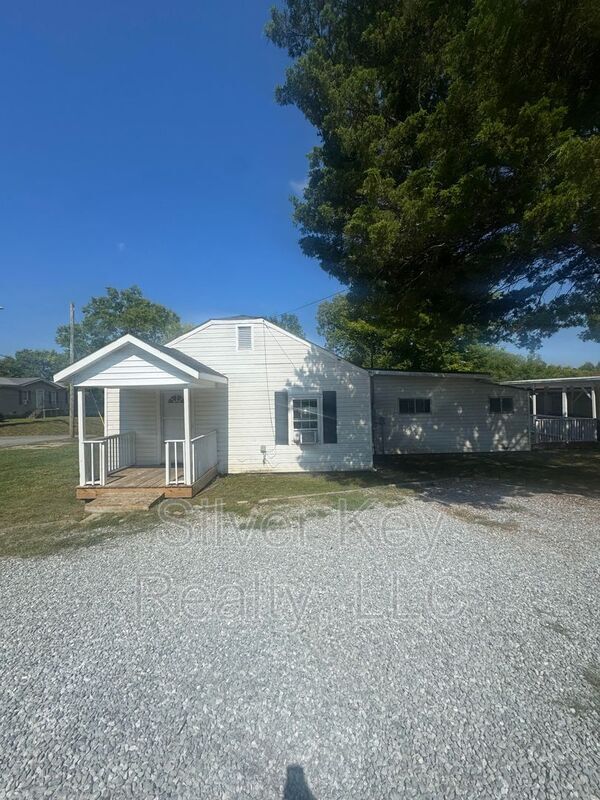 900 Georgia Ave in Athens, TN - Building Photo - Building Photo