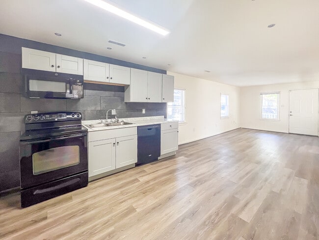 404 N 10th Ave in Hopewell, VA - Building Photo - Building Photo