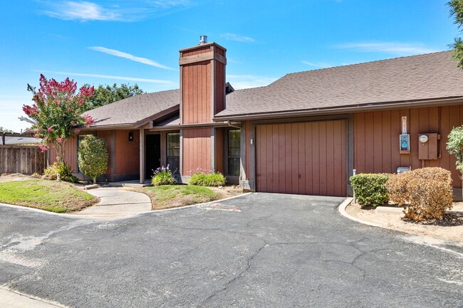 property at 1541 E Fairmont Ave
