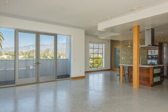 116 E Yanonali St, Unit c2 in Santa Barbara, CA - Building Photo - Building Photo