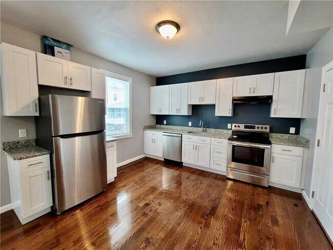 18 Woonasquatucket Ave, Unit 2 in North Providence, RI - Building Photo - Building Photo
