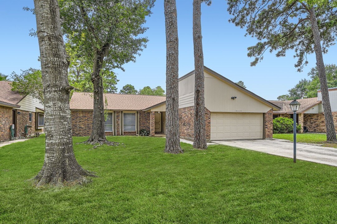 9519 Landry Blvd in Spring, TX - Building Photo