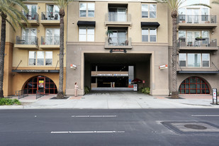 Stadium Lofts in Anaheim, CA - Foto de edificio - Building Photo