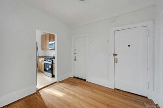 840 Bronx River Rd in Yonkers, NY - Building Photo - Building Photo